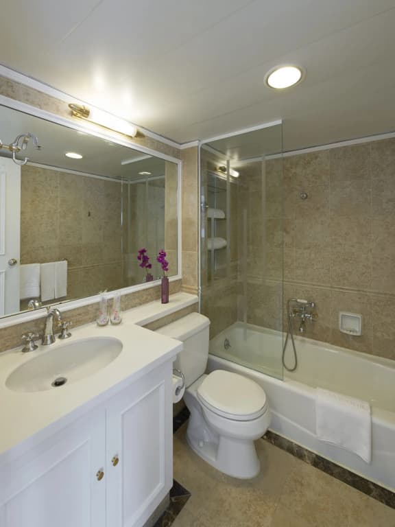 Grand Bay View Hotel - photo 10