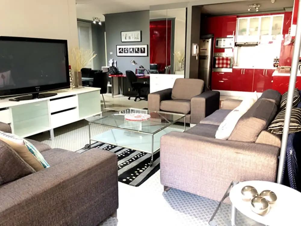 Sydney CBD 2 Bedroom Apartment with Balcony - photo 13