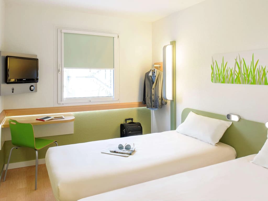 ibis budget Madrid Calle Alcalá - photo 3