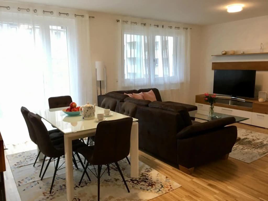 White Vintage Park View Apartment - photo 46