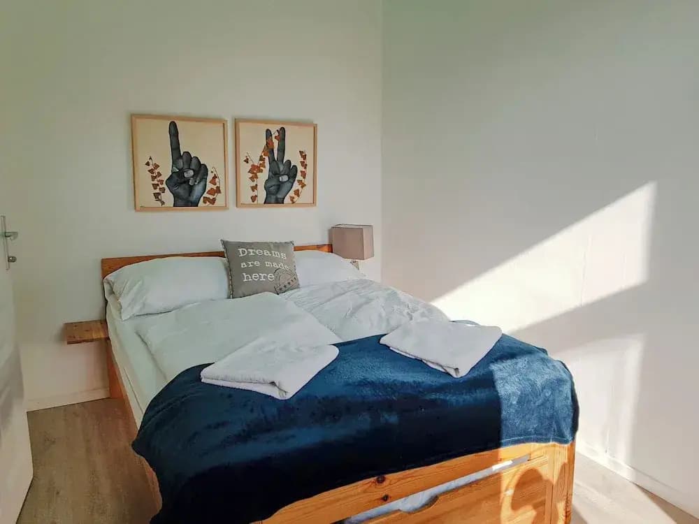 Large 2BR Apt Ideal for Long Stays - photo 1