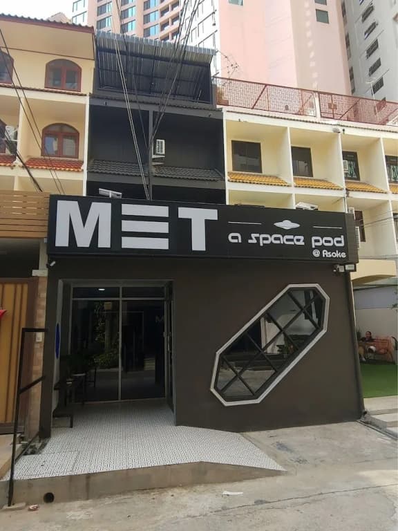 Met A Space Pod At Asoke - photo 1