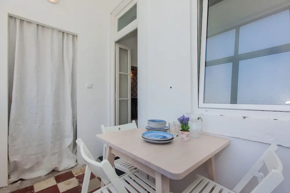 Typical Light Filled Graça Apartment, By TimeCooler - photo 7