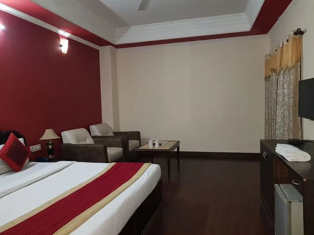 Modesty Hotel - photo 3