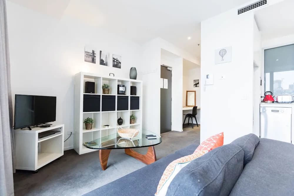 ROBYN, 1BDR Melbourne Apartment - photo 4