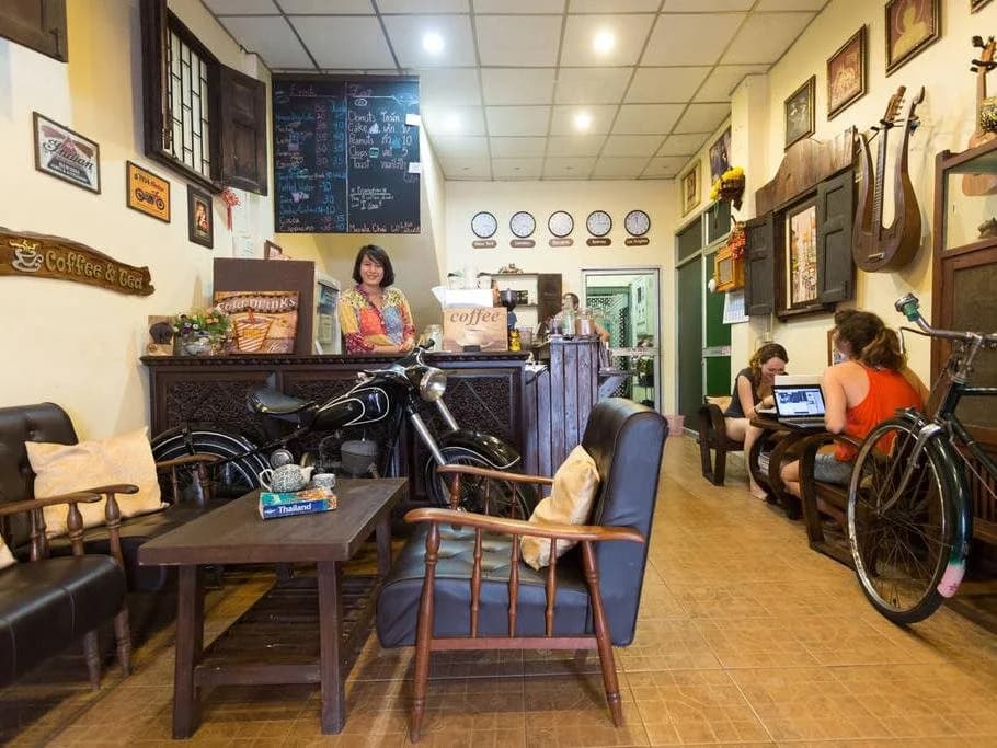Speakeasy Homestay - photo 16