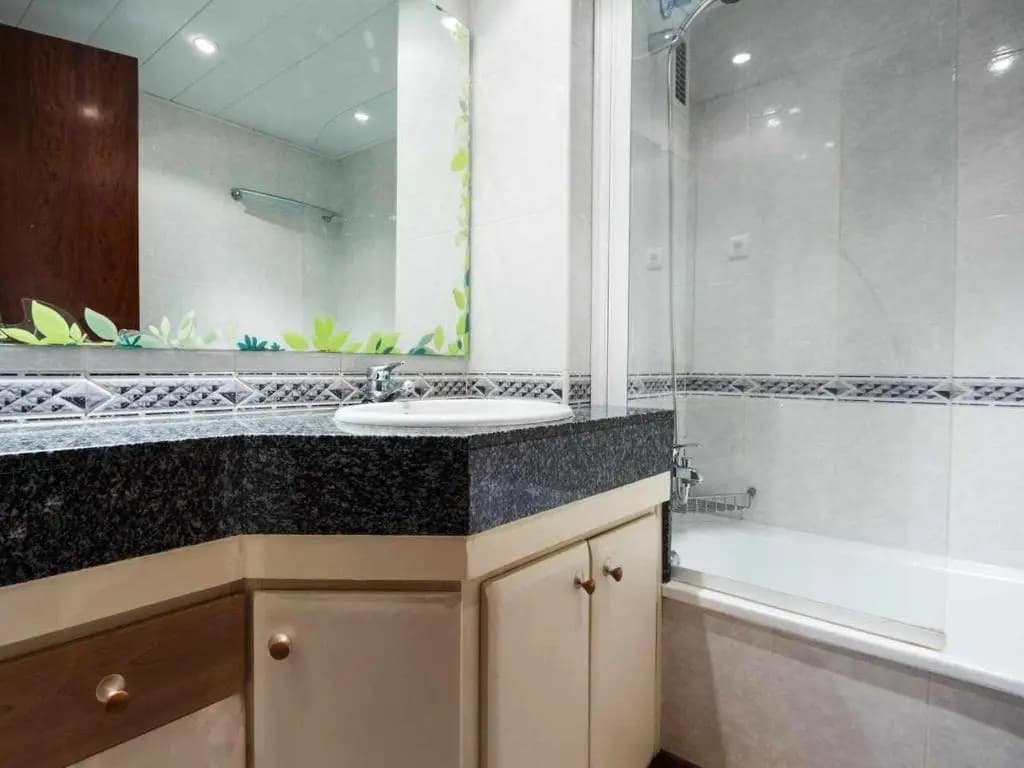 Comfortable 4 rooms 2Bath w balcony - photo 15