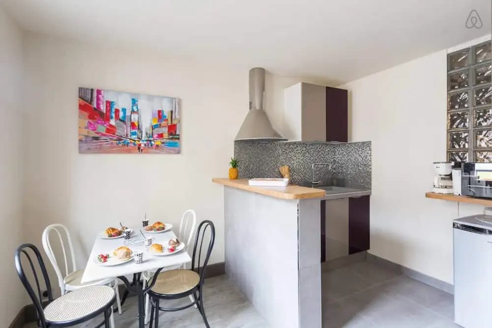 Bright Renovated Parisian Apartment - photo 11