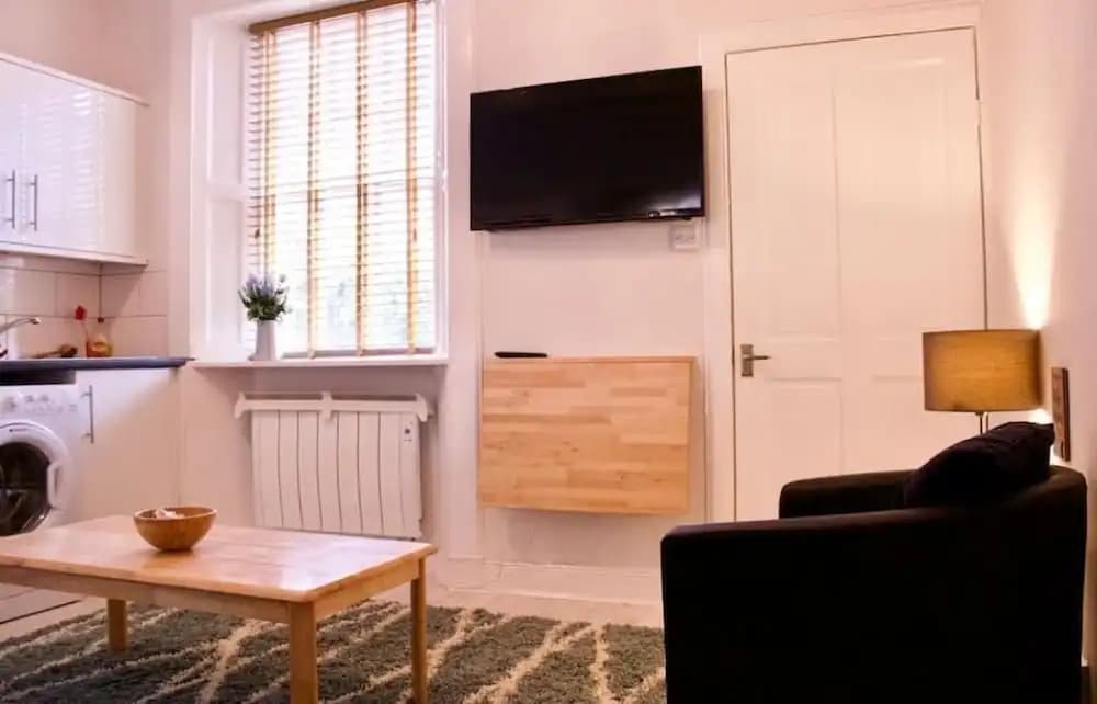 Unique two bed Main Door Flat at the Meadows - photo 13