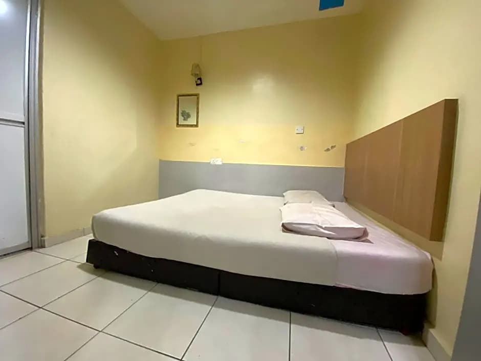 OYO 89760 Harmoni Inn Hotel - photo 6