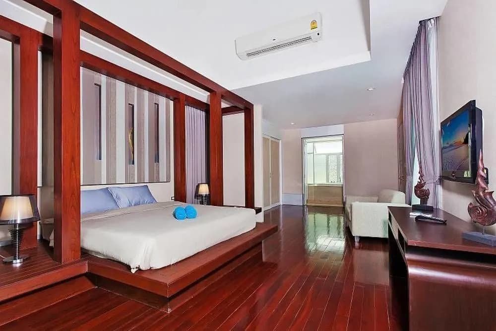 Jomtien Waree 9 with 6 bedrooms - photo 2