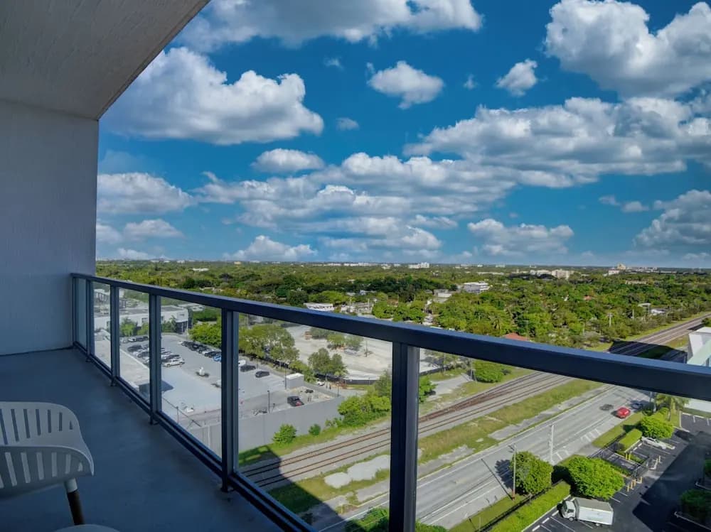 Modern Condo in Design District - photo 25