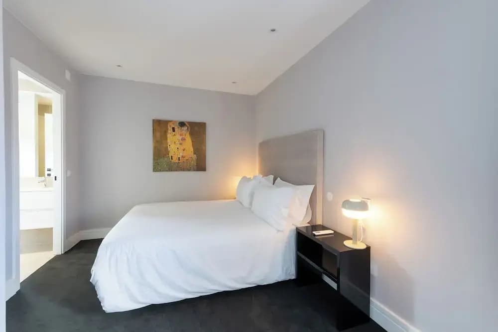 Avenue Hill Hotel - photo 3