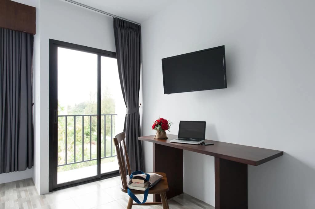 The Sixteenth Surin Beach Hotel - photo 2