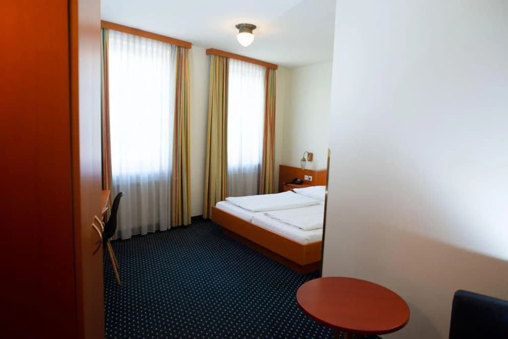 SUITE HOTEL 900m ZUR OPER - photo 30