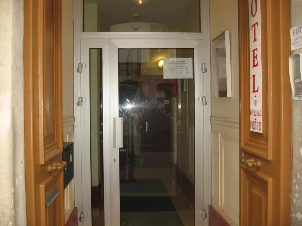 Au Royal Mad Hotel - photo 1