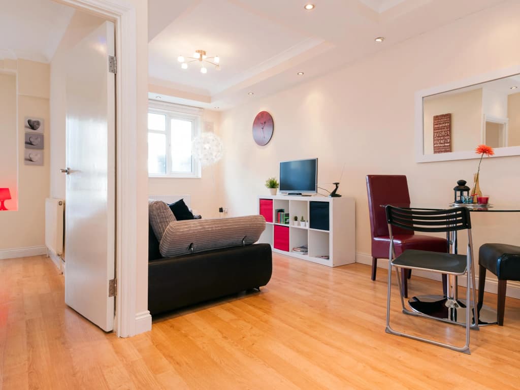 King's Cross Apartments - photo 2