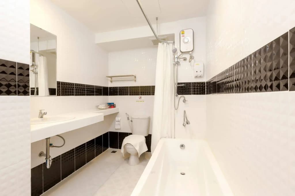 RoomQuest Suvarnabhumi Airport Rom Klao - photo 10