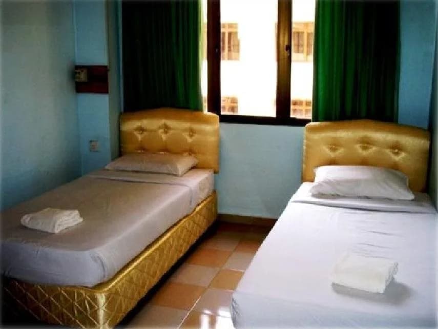 The University Inn - photo 3