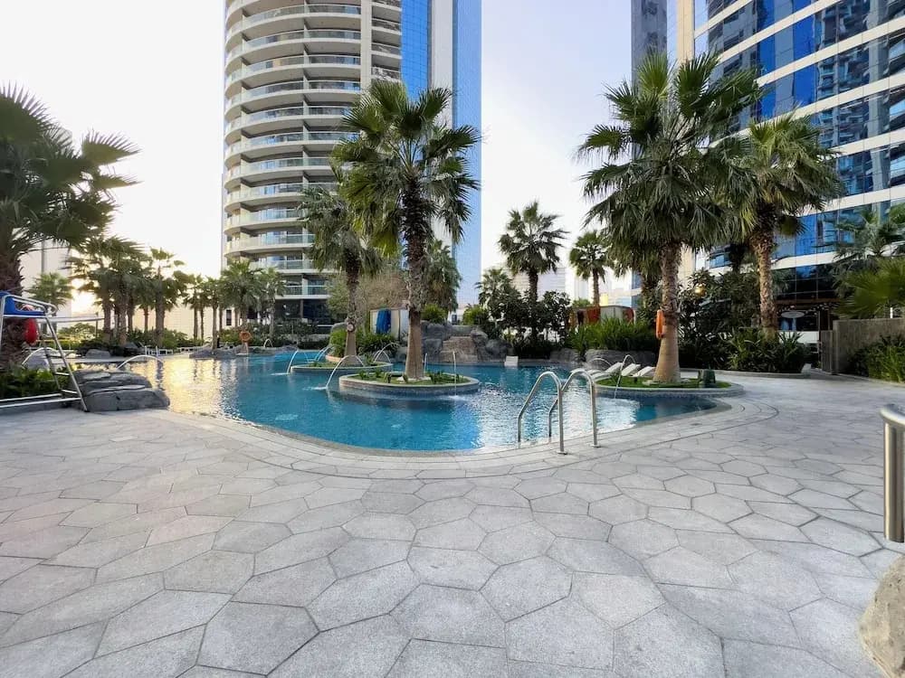 Glamorous 2BR in Damac Paramount Tower - photo 11