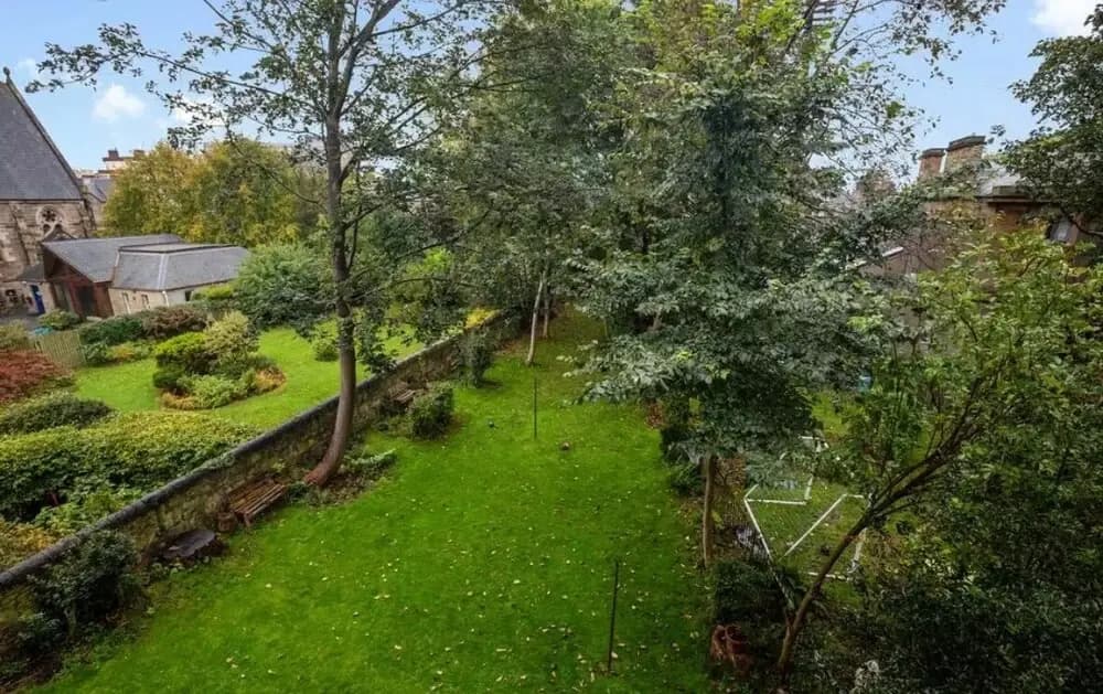 Spacious 3-Bedroom Flat in Charming Bruntsfield - photo 4