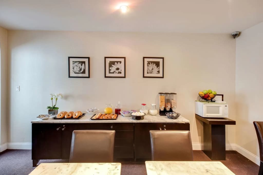 The Andrew Hotel - photo 12