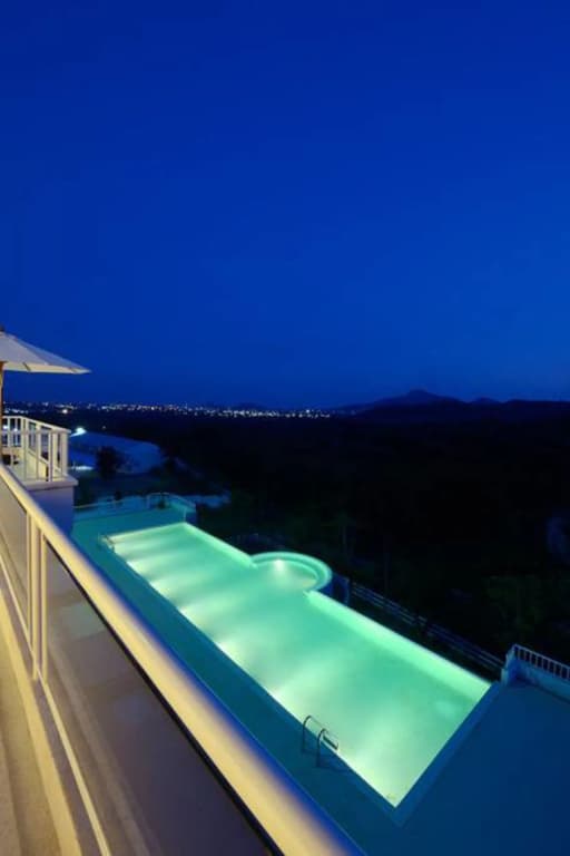 The Peak Residence - photo 11