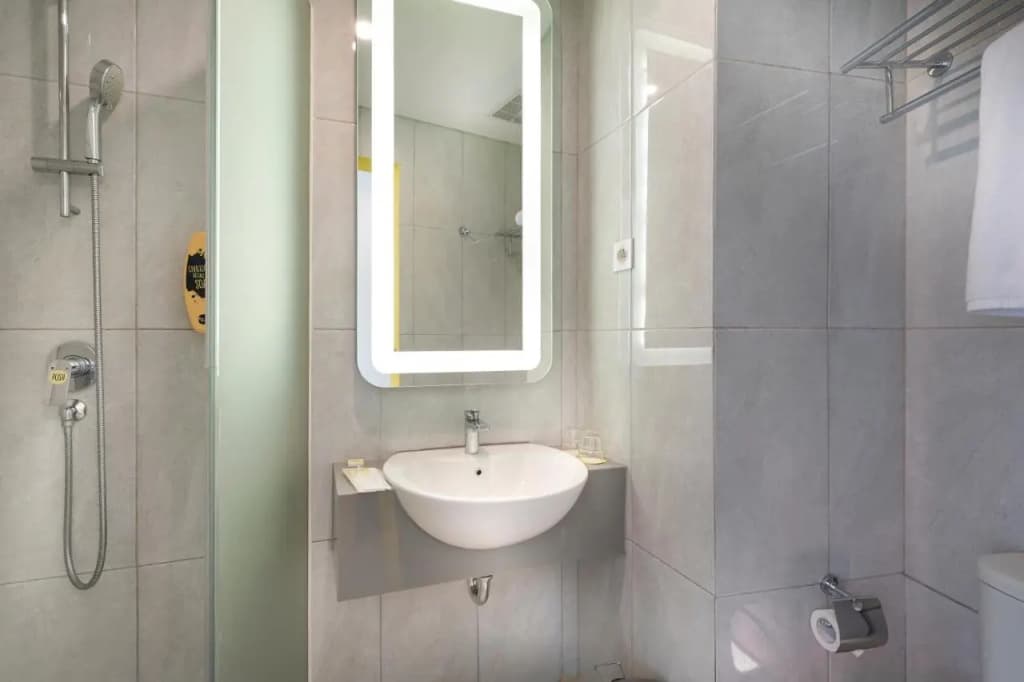 YELLO Hotel Manggarai Jakarta - photo 27