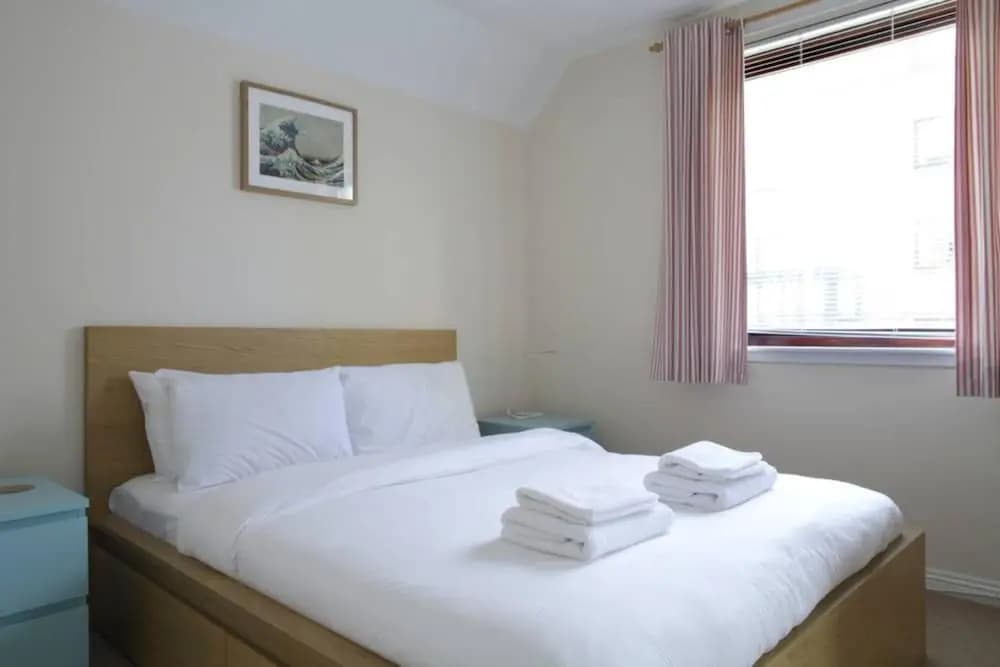 2 Bedroom Canalside Apartment - photo 5
