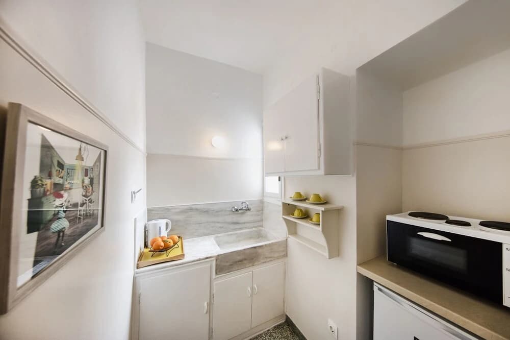 Comfy Apt In City Center - photo 11