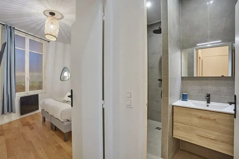 Apartment Located in the Center of Paris - photo 6