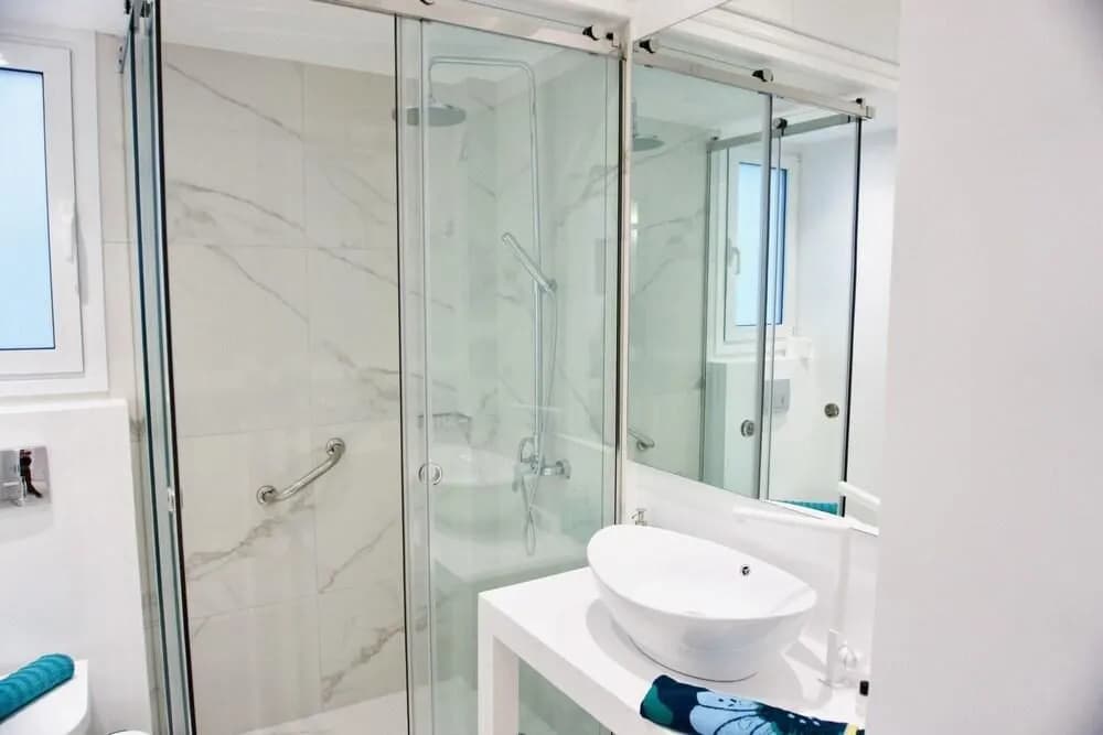 Sophisticated Modern Apt in Athens - photo 7