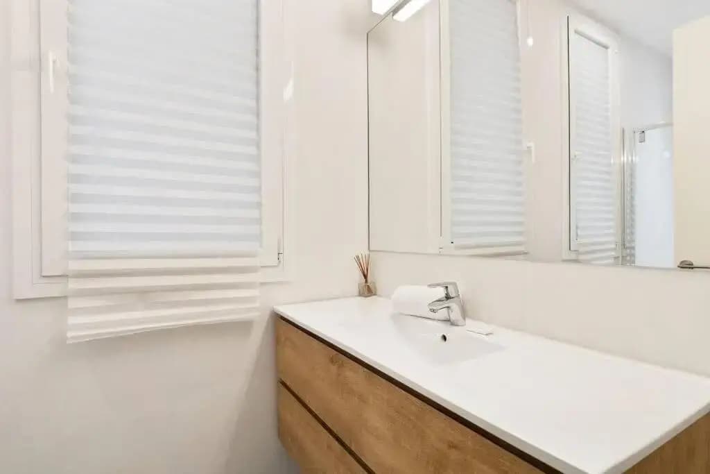 Arc de Triomf Luxury Modern 2-Bedroom 2-Bathroom - photo 8