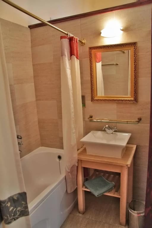 Evergreen Budapest Bed & Breakfast and Guest House - photo 8