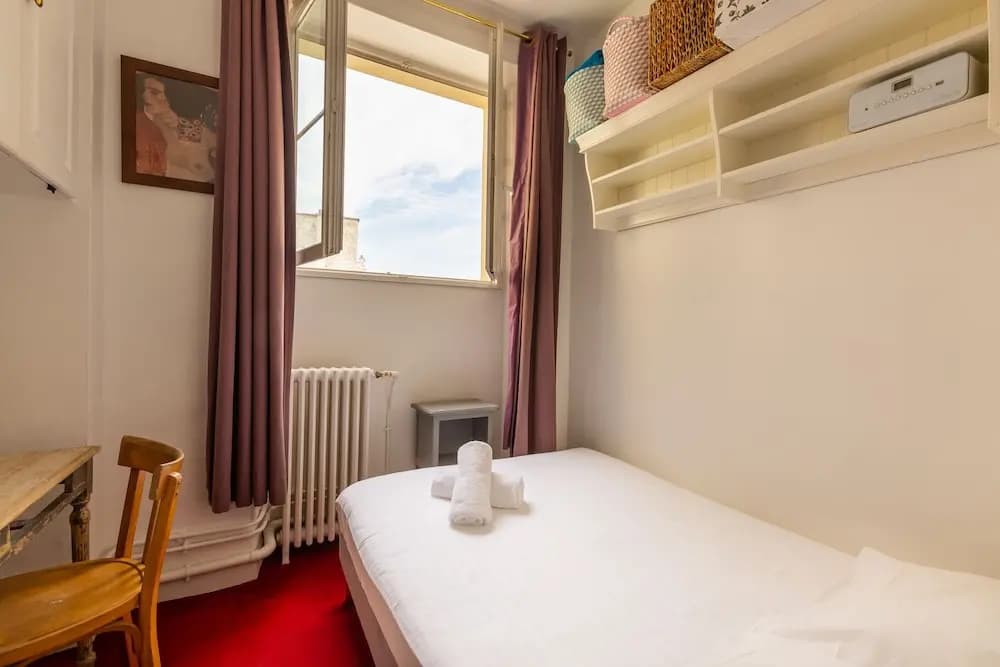 Paris Hideaway in the Theatre District - photo 4