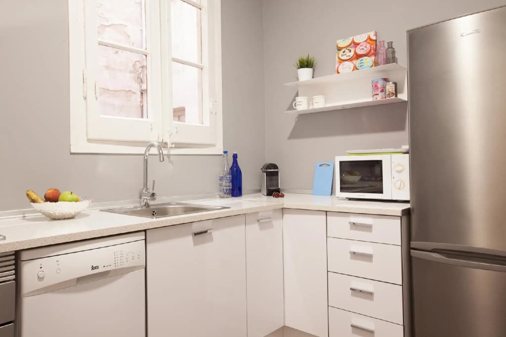 SOFIA 4 · Sofía's Gallery & Bath · Well Priced 6 Pax Spacious Home in Eixample - photo 12