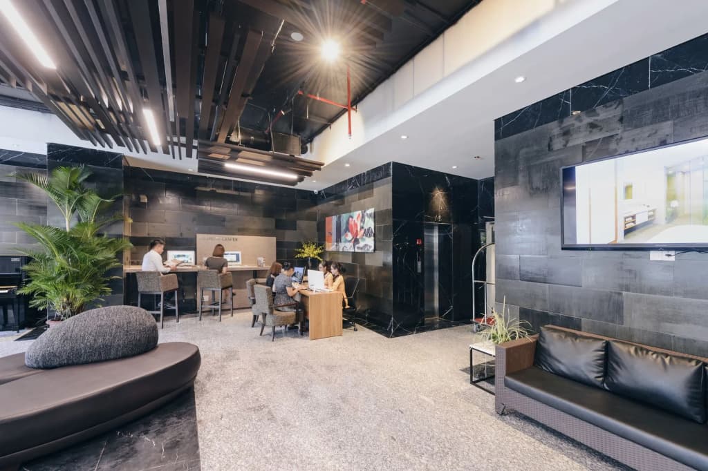 Zen Diamond Suites Hotel - photo 2