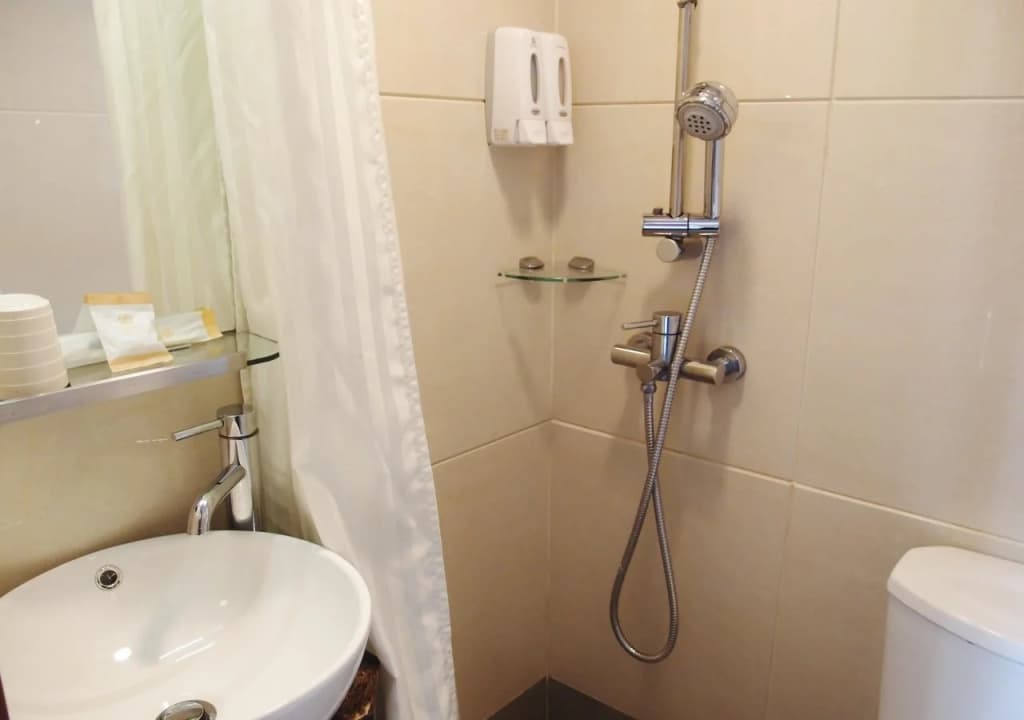 Lander Hotel Prince Edward - photo 10