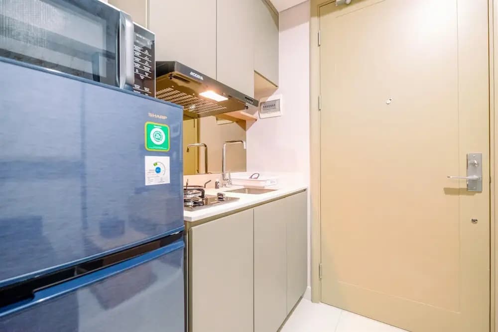 Comfort And Modern 1Br At Gold Coast Apartment - photo 20
