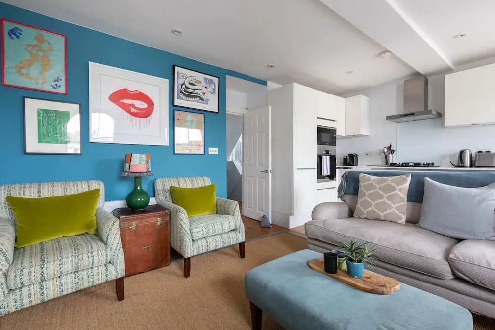 Spacious 3 Bedroom in Notting Hill With Balcony - photo 3