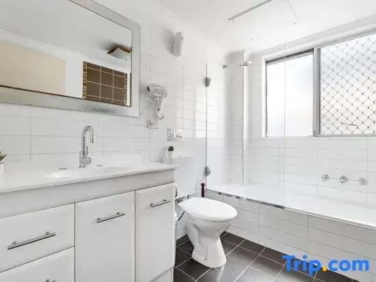 2BR Apartment – Heart of North Parramatta, Easy Train Access - photo 3