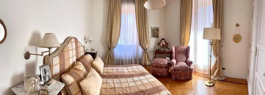 Roman Holidays Boutique - photo 24