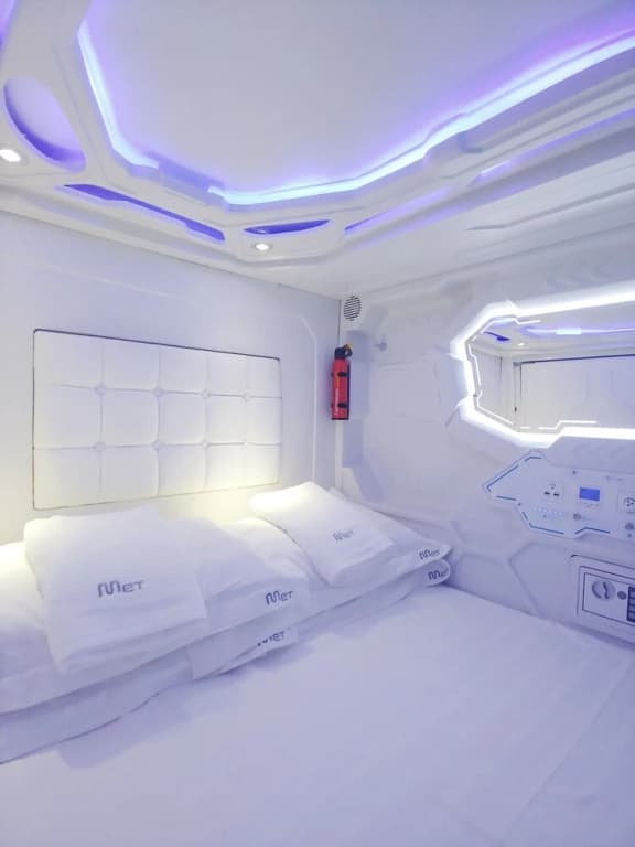 Met A Space Pod @ Asoke - photo 5