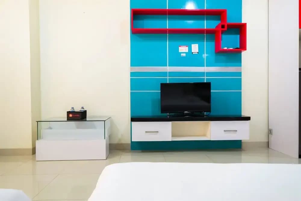 Family Studio Room at Ancol Mansion Apartment By Travelio - photo 2