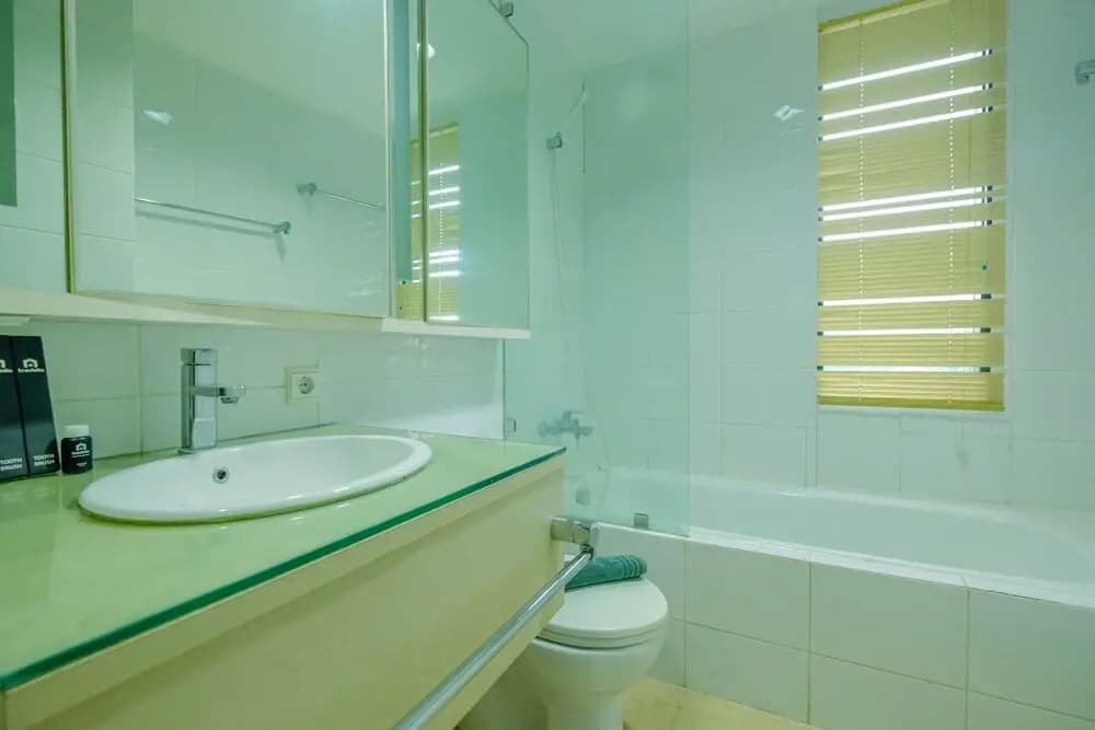 Premium 3BR Hampton's Park Apartment By Travelio - photo 9