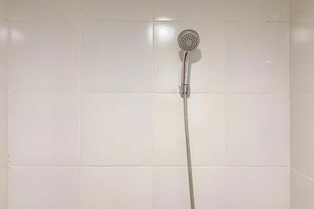 Simple Grey 1Br At Vittoria Residence Apartment - photo 10