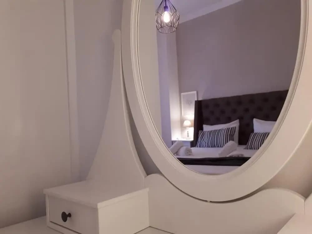 Suite 2 Bedrooms - photo 12