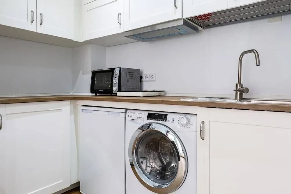 Cozy Studio in Central Madrid - 4mins to Metro - photo 13