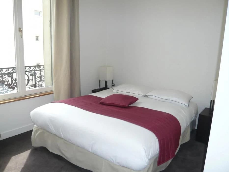 Bridgestreet Deluxe Residence Apartments - photo 4