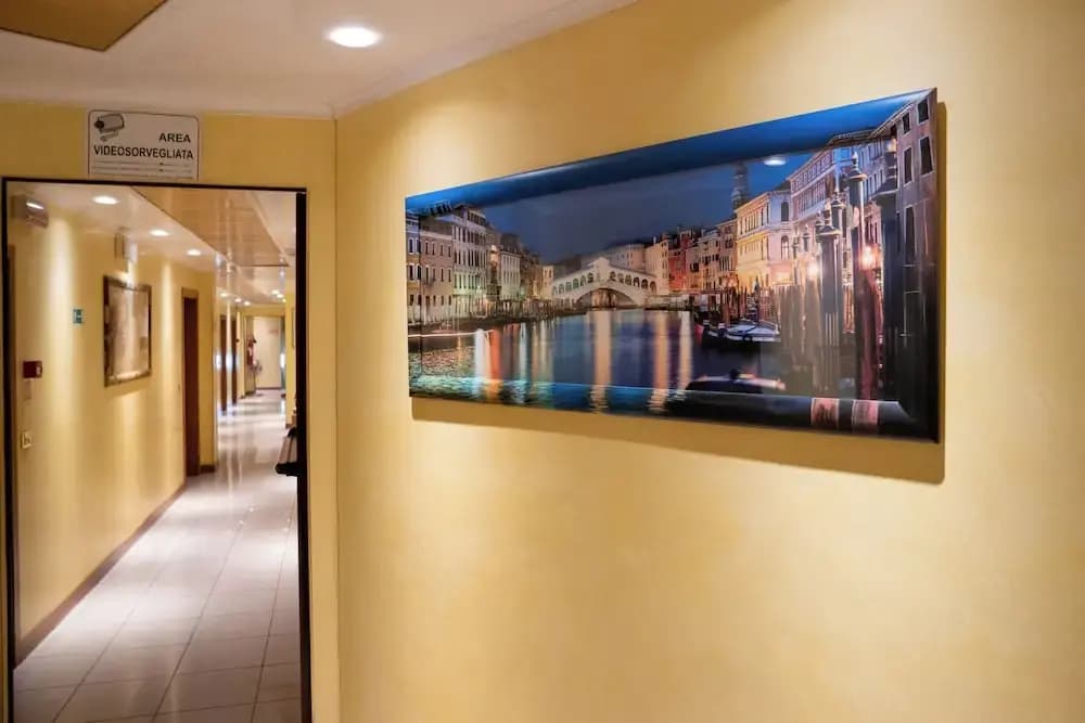 Hotel New Aurora Venice - photo 12